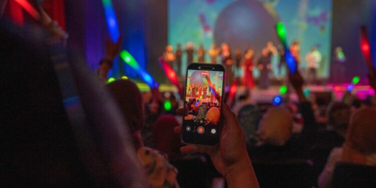 “Vuslatın Ardından” Turnesi Houston’da: ‘O aramızda gibi hizmet ediyoruz’