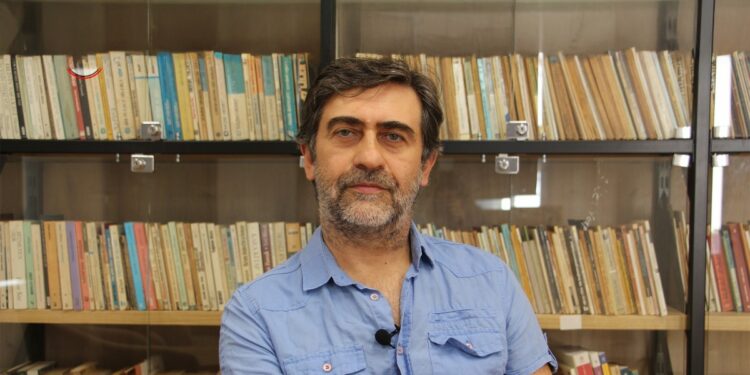 Yönetmen Alper: 'Silah bırakın' deniliyorsa siyaset kanalları açılmalı