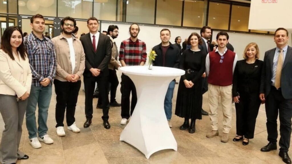 Yurt dışındaki gençlerimiz ülkemizin kültür elçileridir