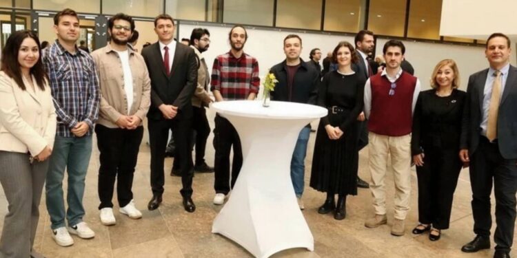 Yurt dışındaki gençlerimiz ülkemizin kültür elçileridir