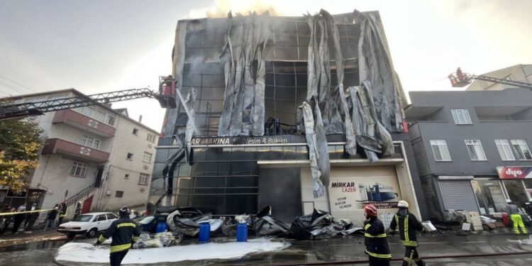 Ölen işçinin kardeşi: Denetime gelen zabıtalar bir koli parfüm alıp gidiyordu