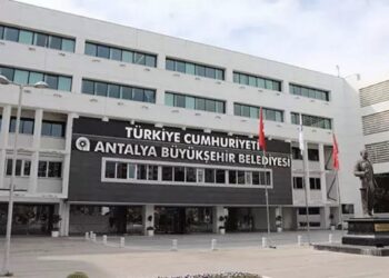 Antalya’da belediyeye yönelik 8’inci dalga operasyonu
