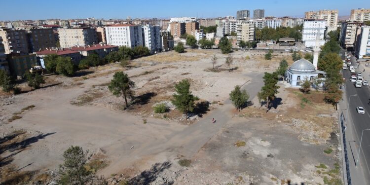 Mahalleli yıkılan Polis Okulu’nun yeşil alan olmasını istiyor
