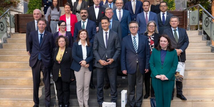 AB Türkiye Delegasyonu Amed Büyükşehir Belediyesi’ni ziyaret etti