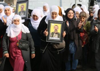 YPG’li Yıldız’ın taziyesine kitlesel ziyaret