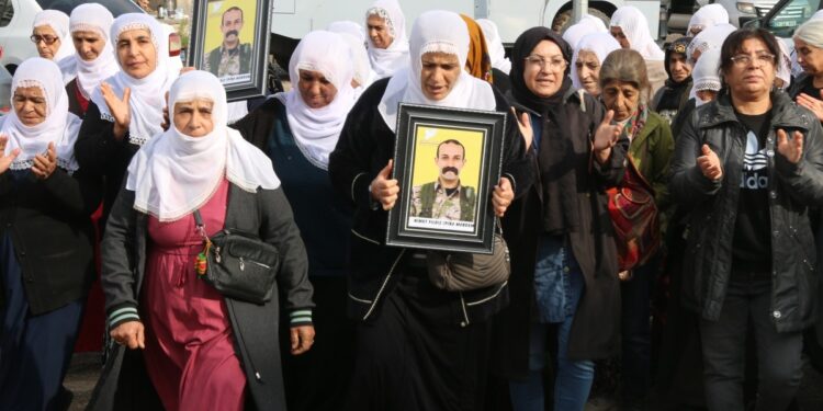 YPG’li Yıldız’ın taziyesine kitlesel ziyaret