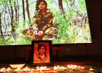 Annesi kızı Rojbin Sönmez’i ağıtlarla andı