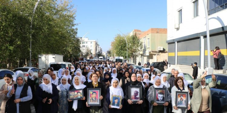 19 HPG’linin taziyesine kitlesel ziyaret