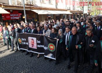 Tahir Elçi katledildiği yerde anıldı: Mücadelesini sürdüreceğiz