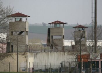 Cezaevlerinden Gazeteci Aykol’a mektup: Sen binlerce tutsağın sesisin