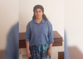 Gardiyanlar eşarbın bağlanışını beğenmedi görüşü engelledi