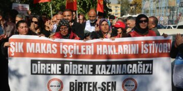 Maaşlarını alamayan işçiler Bakanlık önünde