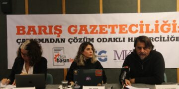 Barış gazeteciliği paneli: Militarist habercilik dili toplumda düşmanlık yaratır