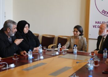 Rojin Kabaiş’in ailesinden DEM Parti’ye ziyaret
