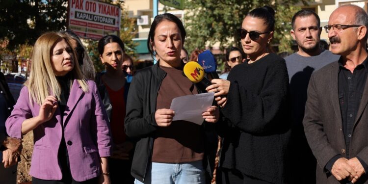 Veliler baz istasyonuna karşı eylem gerçekleştirdi