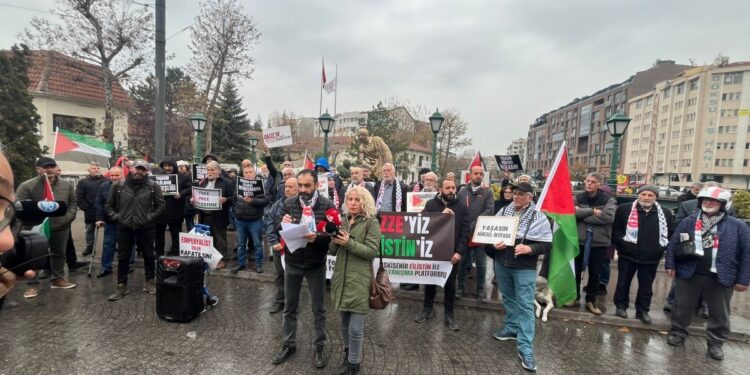 ‘İsrail ile ticareti sürdürenler Filistin’in yanında değildir’