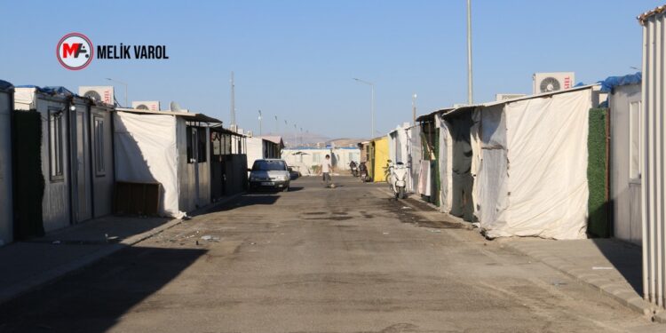 Semsûr’da depremzedeler oldukları yerde!