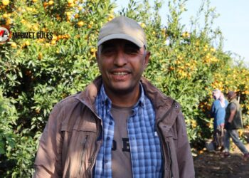 İhraç edilen sağlıkçı 10 yıldır tarlada çalışıyor