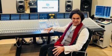 Kürt müzisyen Hakan Akay’a havaalanında gözaltı