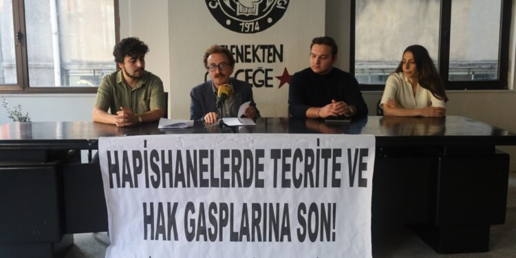 ÇHD: Ayakta sayımı kabul etmeyen tutsaklar darp ediliyor