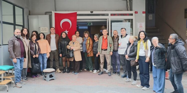 HDK ve ÖHD’den direnen sağlık emekçilerine ziyaret