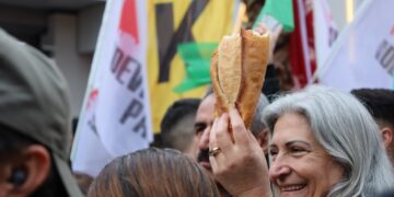 ‘Çocuklarımız okula aç giderken huzur içinde yaşayamayacaksınız’