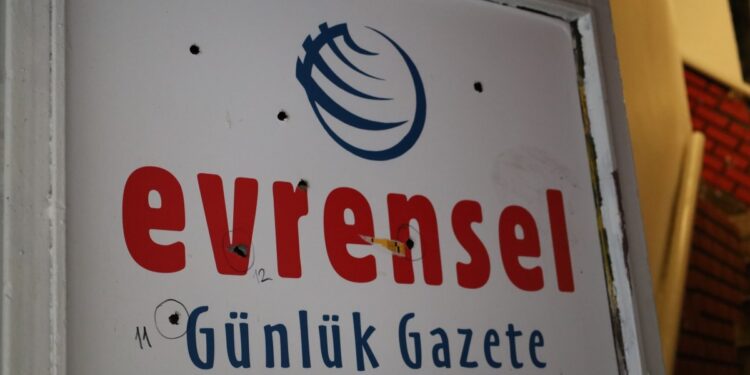 Evrensel gazetesine saldırının davası yarın: Herkesi adliyeye bekliyoruz