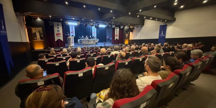 İzmir’de sendikalar, sol ve işçi sınıfı tartışıldı