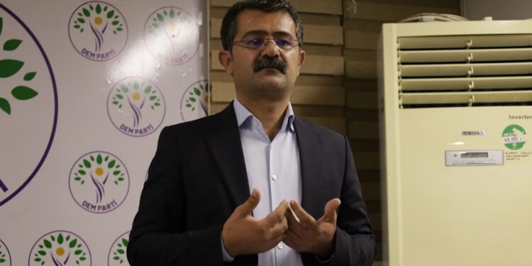 Eşbaşkan Komi: Kürt sorununun yüzde 90’ı yerel yönetimler sorunudur