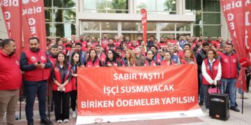 İzmir’de işçiler 3 aydır ödenmeyen hakları için eylemde