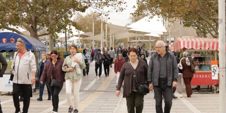 Asgari ücret yorumu: Kaşıkla verilip kepçeyle alınıyor