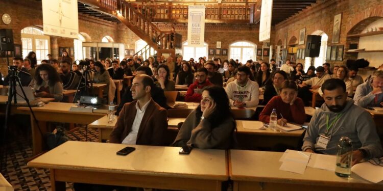 Ege İnsan Hakları Okulu başladı