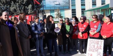 DEM Parti Kadın Meclisi’nden direnişteki işçilere ziyaret