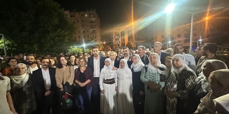 Akdeniz belediye eşbaşkanları tahliye edildi