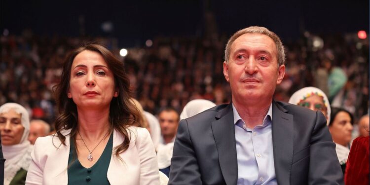 DEM Parti Eş Genel Başkanları: Toplumsal barışın tesisi hukuka uymaktan geçer