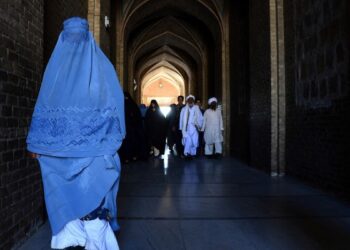 Taliban’dan burkasız kadınların devlet kurumuna girişine yasaklama