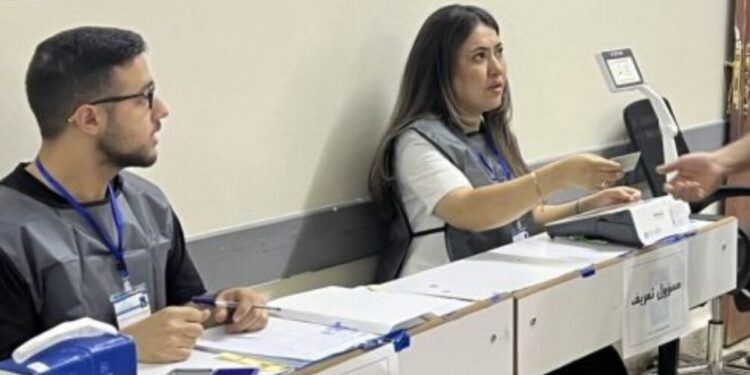 Irak seçimlerinde oy verme işlemi başladı