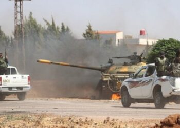 Süveyda’nın batısı ağır silahlarla bombalanıyor