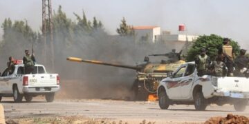 Süveyda’nın batısı ağır silahlarla bombalanıyor