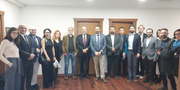 Uluslararası basın heyeti, RTÜK üyesi İpekyüz’le bir araya geldi