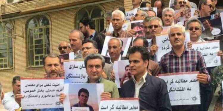 İran’da  5 Kürt öğretmenin cezası onandı