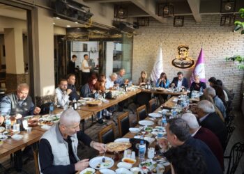 DEM Parti Mersin’de gazetecilerle bir araya geldi