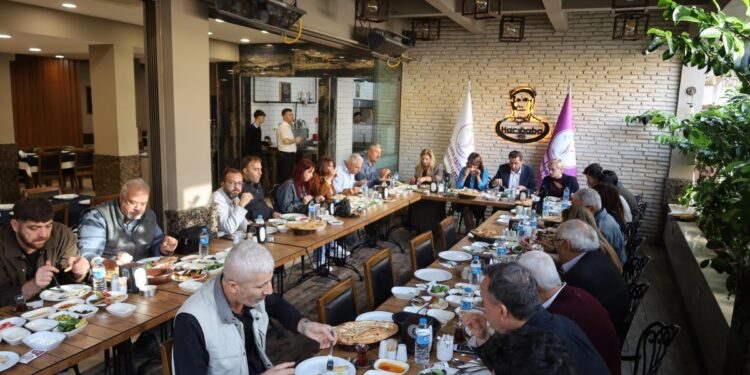 DEM Parti Mersin’de gazetecilerle bir araya geldi