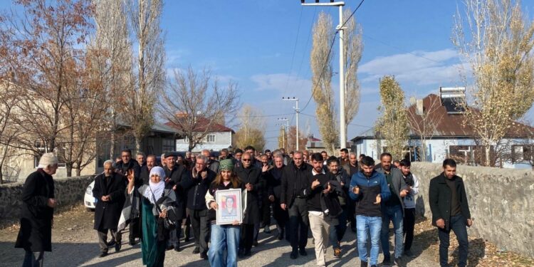 Zeynep Ersönmez’in taziyesine kitlesel ziyaret