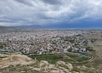 Wan’da ev kiralamak da almak da hayal!