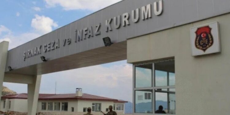 Terlik dayatmasını reddeden tutsağın hastane sevki 1 yıldır yapılmıyor