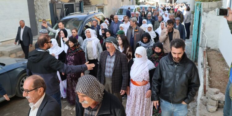 Derya Çağlar’ın taziyesine kitlesel ziyaret