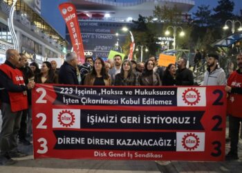 İşçiler polis ablukasını kırarak yürüdü