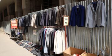 Yoksullaşmanın fotoğrafı: Kirasını ödemek için eşyalarını satıyorlar