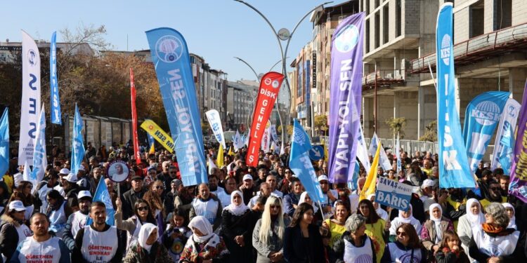 Emekçiler Wan’dan seslendi: Savaşa değil barışa bütçe